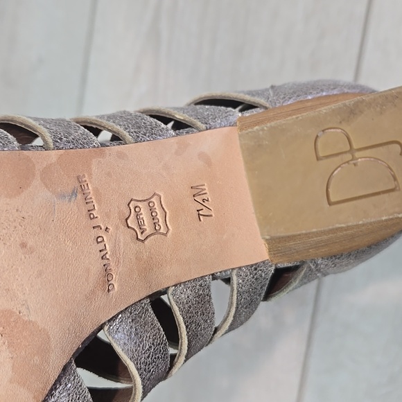 Donald J. Pliner Women Metallic Leather Zip Back Heeled Boots Shoes Sz 7.5M - Picture 11 of 11